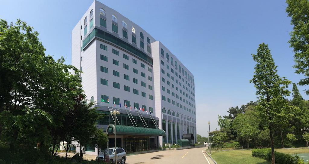 Grand Hotel Pyeongtaek Lake Exterior photo