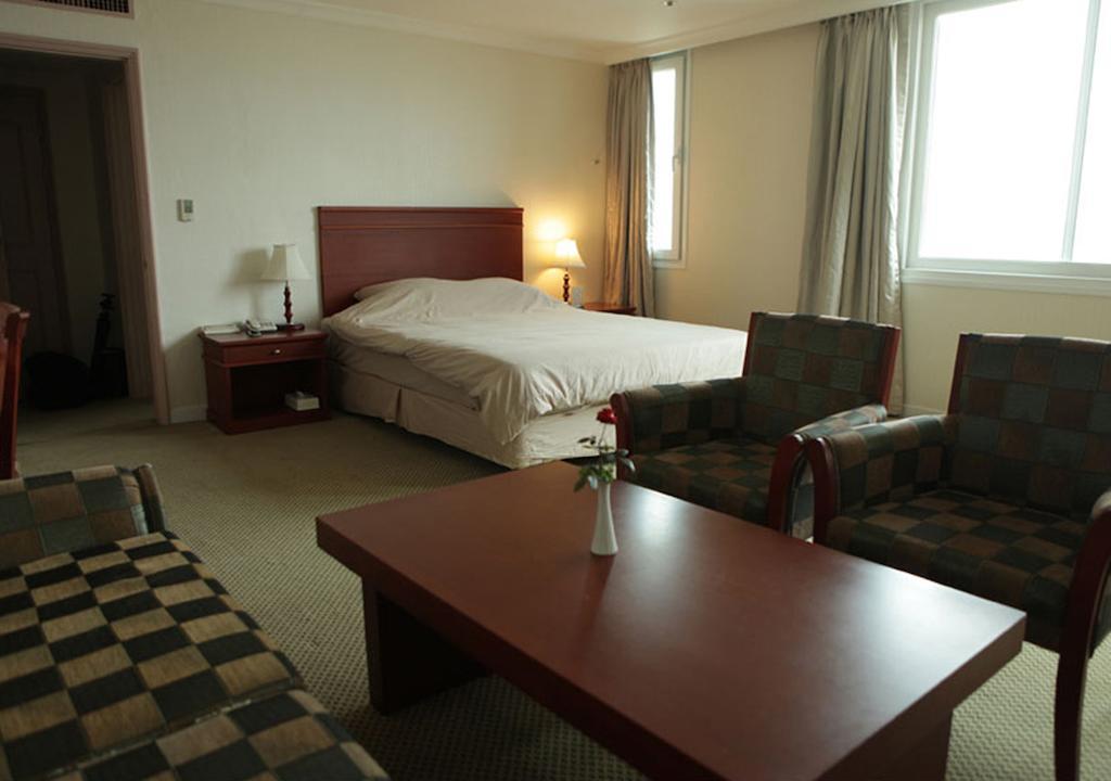 Grand Hotel Pyeongtaek Lake Room photo