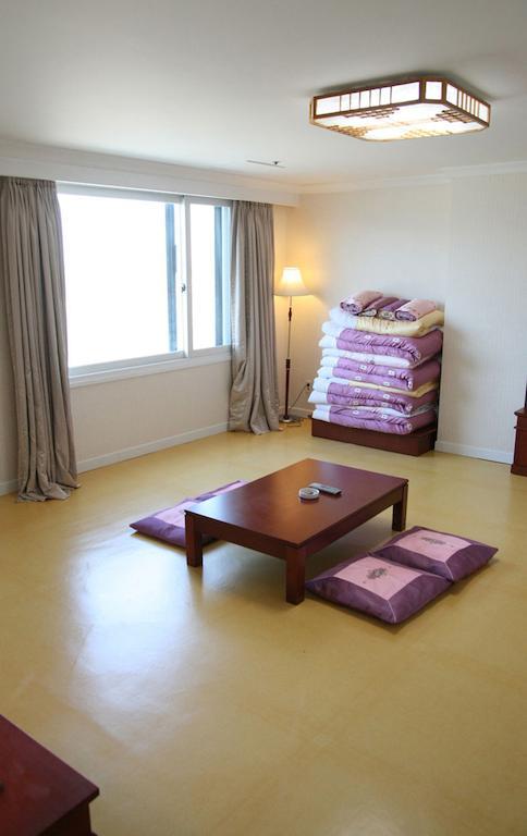 Grand Hotel Pyeongtaek Lake Room photo