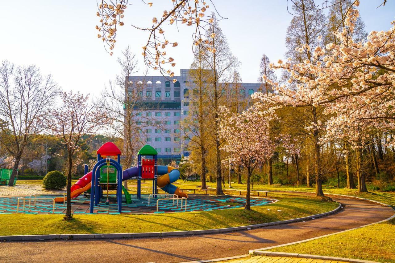 Grand Hotel Pyeongtaek Lake Exterior photo